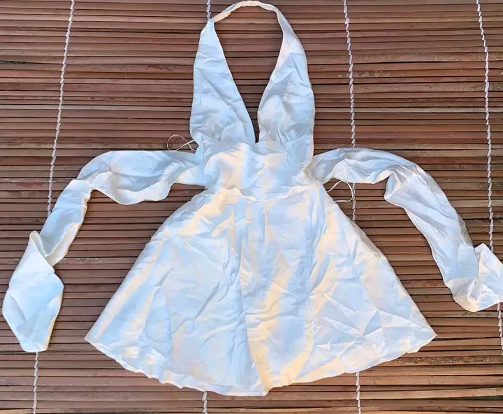Robes blanche à capuche avec nœuds 6