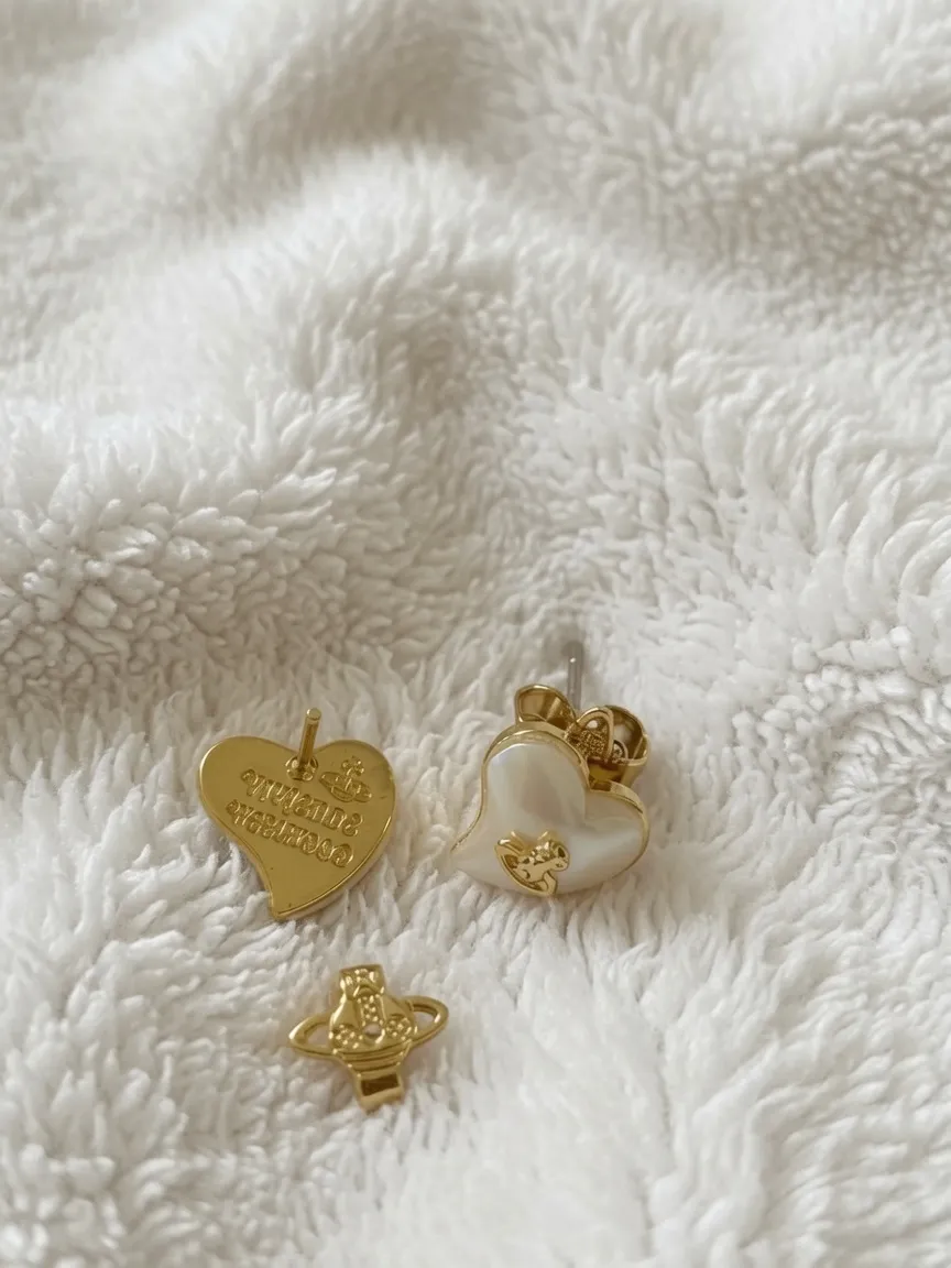 Boucles d'oreilles Vivienne Westwood créoles dorées perles 4