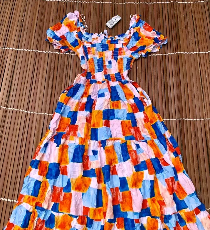 Robe à carreaux colorés manches volantées