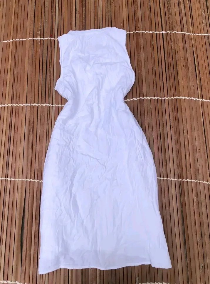 Robe blanche midi sans manches 2