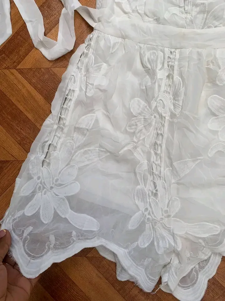 Robes blanc brodé floral festonné