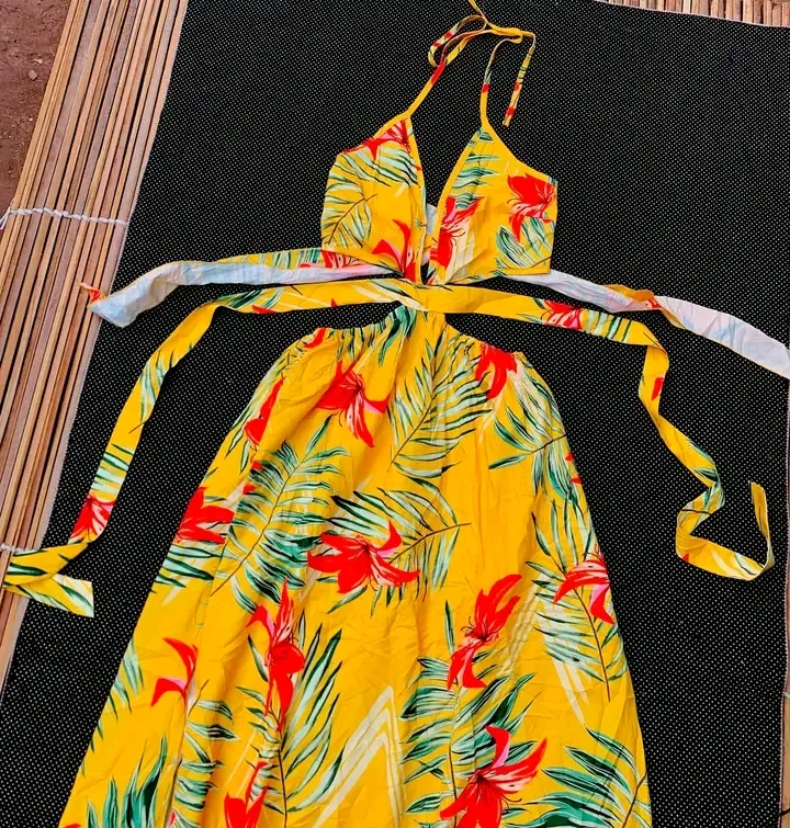 Robes tropical jaune motifs fleurs 3