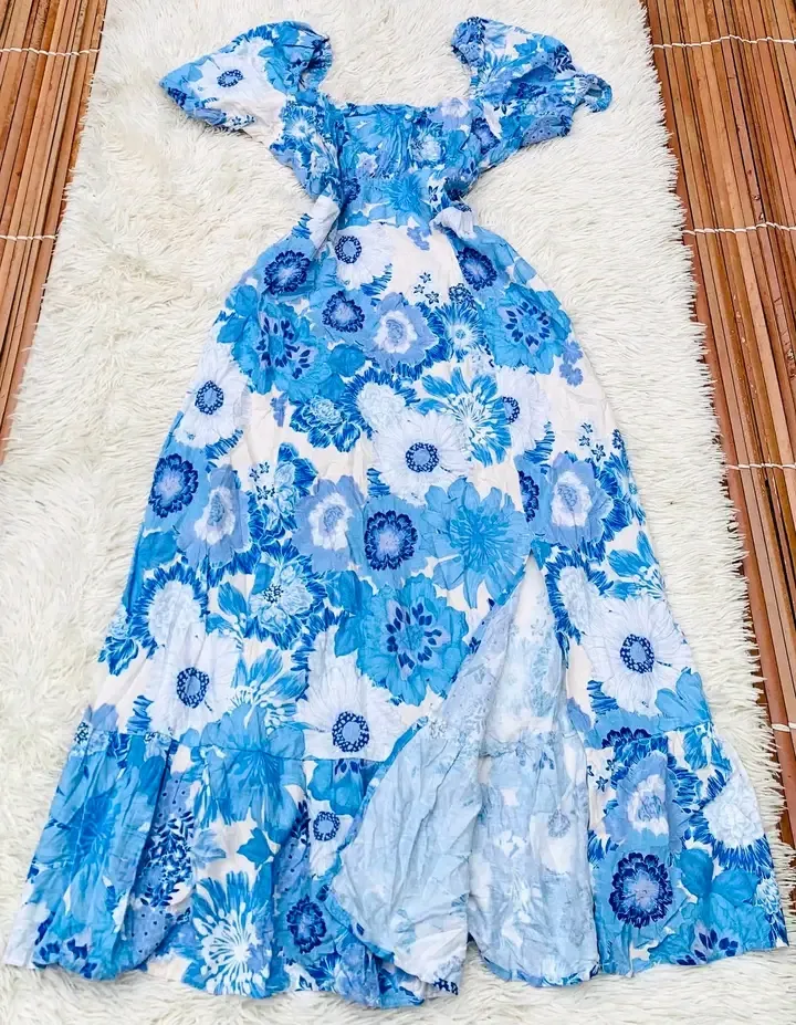 Robe fleurie bleu blanc volants 2