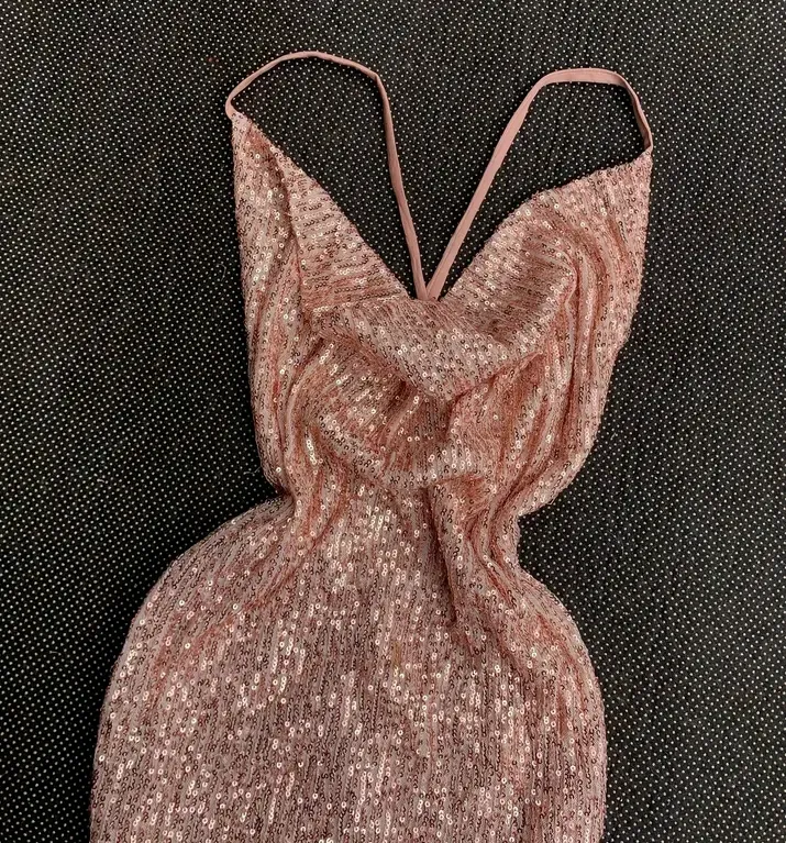Robe rose poudré à sequins