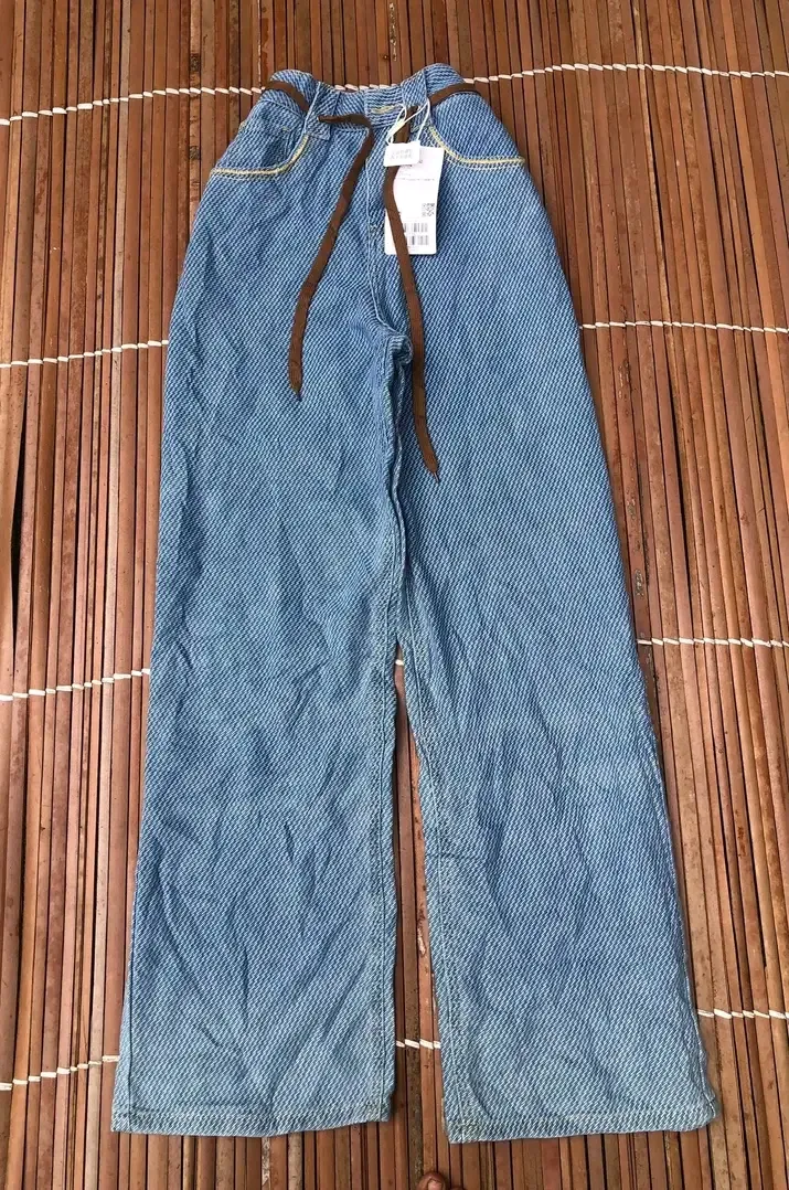 Jean bleu clair avec étiquette neuf