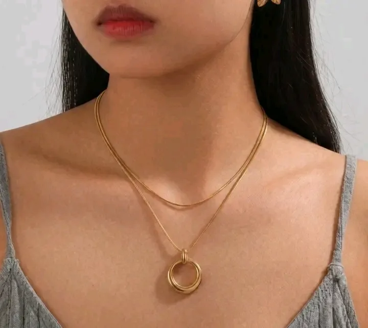 Collier chaîne dorée anneau doré 2