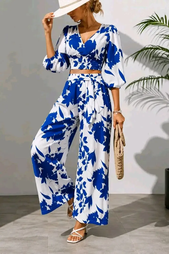 Ensemble crop top pantalon bleu floral