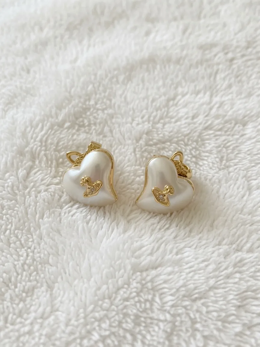 Boucles d'oreilles Vivienne Westwood créoles dorées perles 2