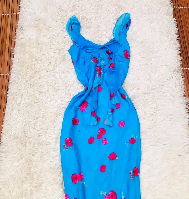 Robe bleue à motif floral enfant 3