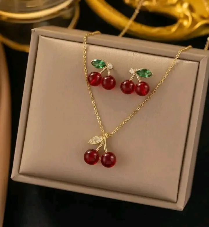 Parure cerises rouges boucles collier 2