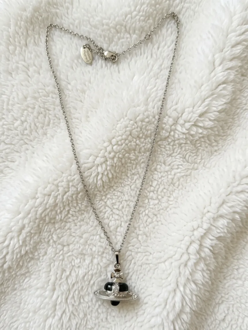 Collier pendentif planète argenté
