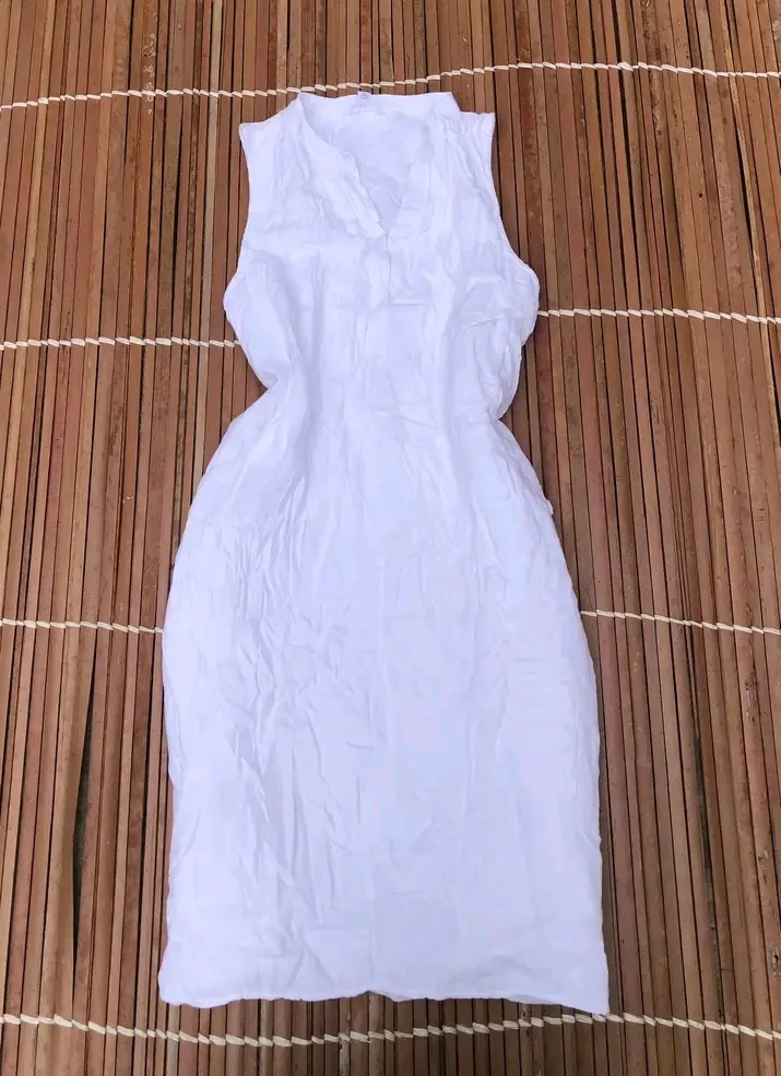 Robe blanche midi sans manches