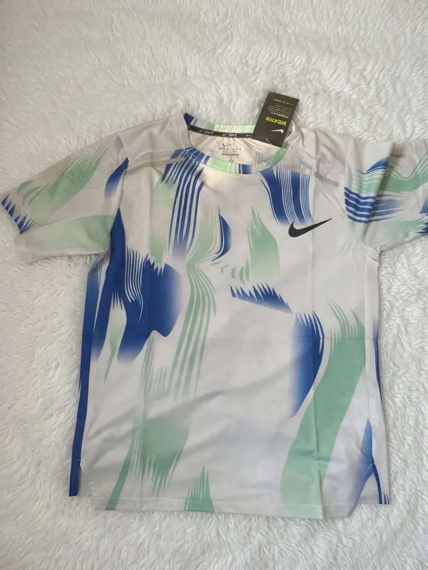 T-shirt Nike motif bleu vert blanc 2