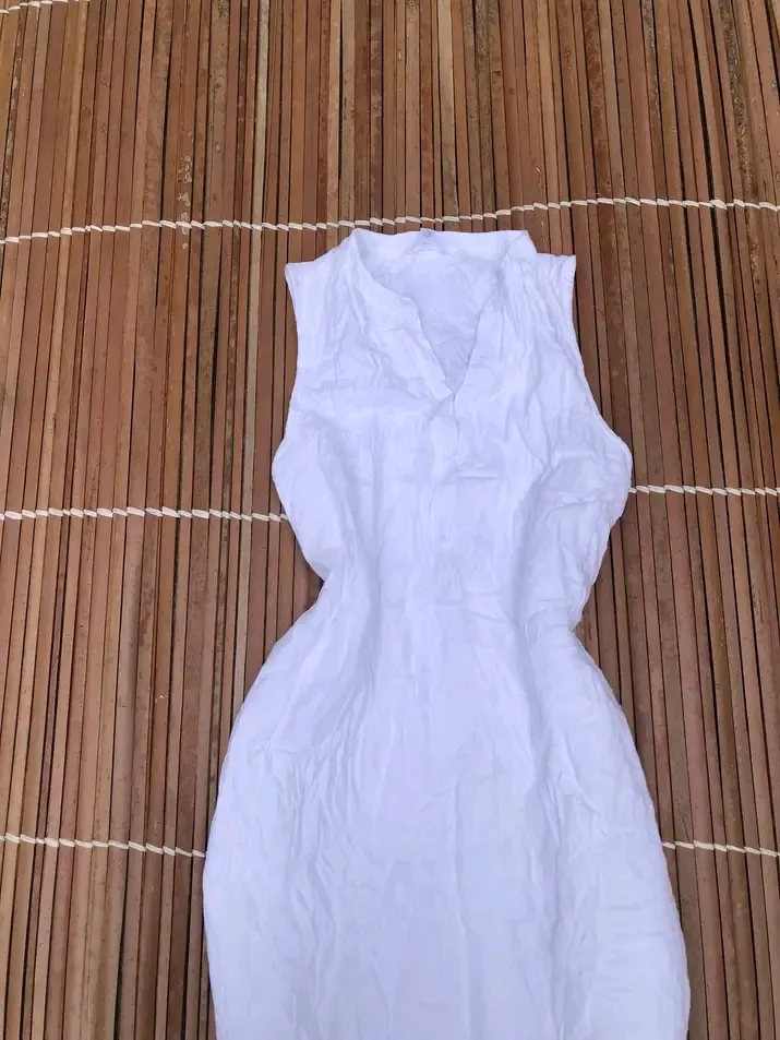 Robe blanche midi sans manches 4