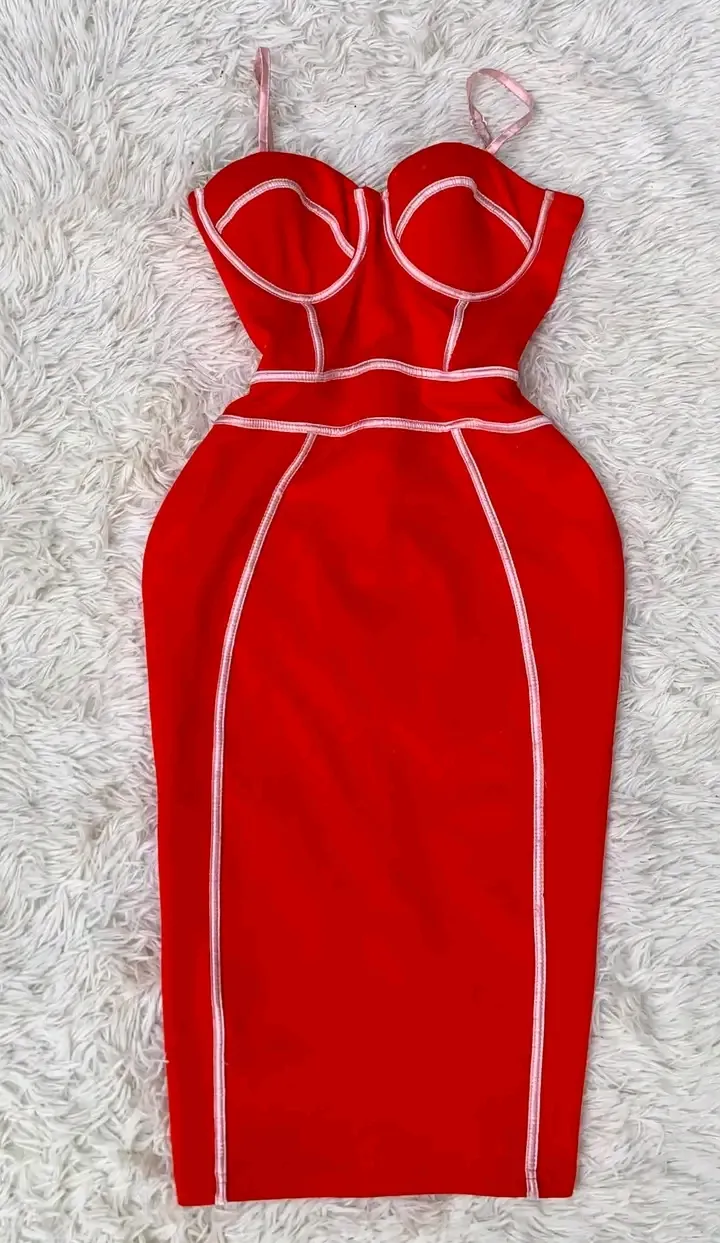Robe rouge bustier avec bandes blanches 4
