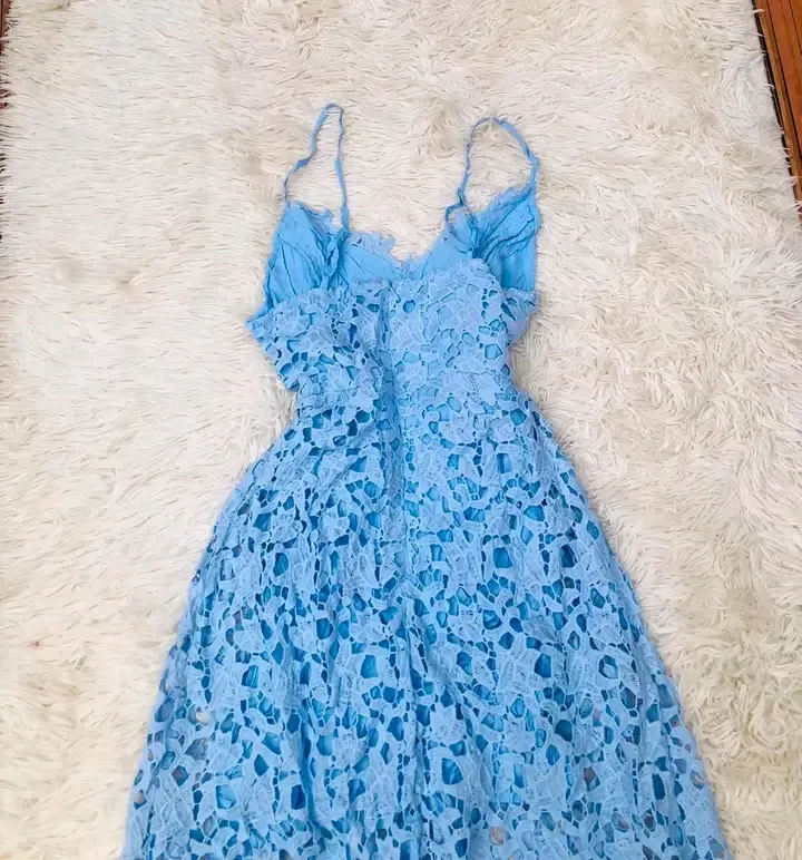 Robe en dentelle bleue ciel