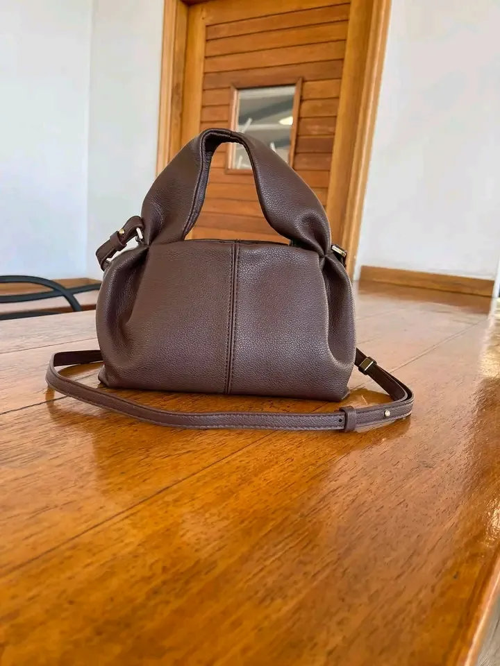 Sac à main cuir taupe avec bandoulière 4