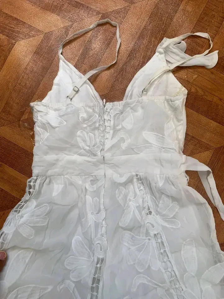 Robes blanc brodé floral festonné 2