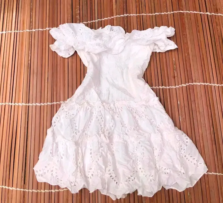 Robe blanche dentelle volants mariage 2