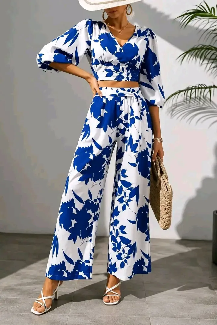 Ensemble crop top pantalon bleu floral 2