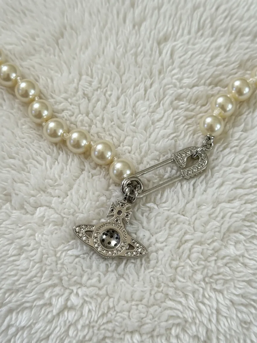 Collier perles avec pendentif strass 2