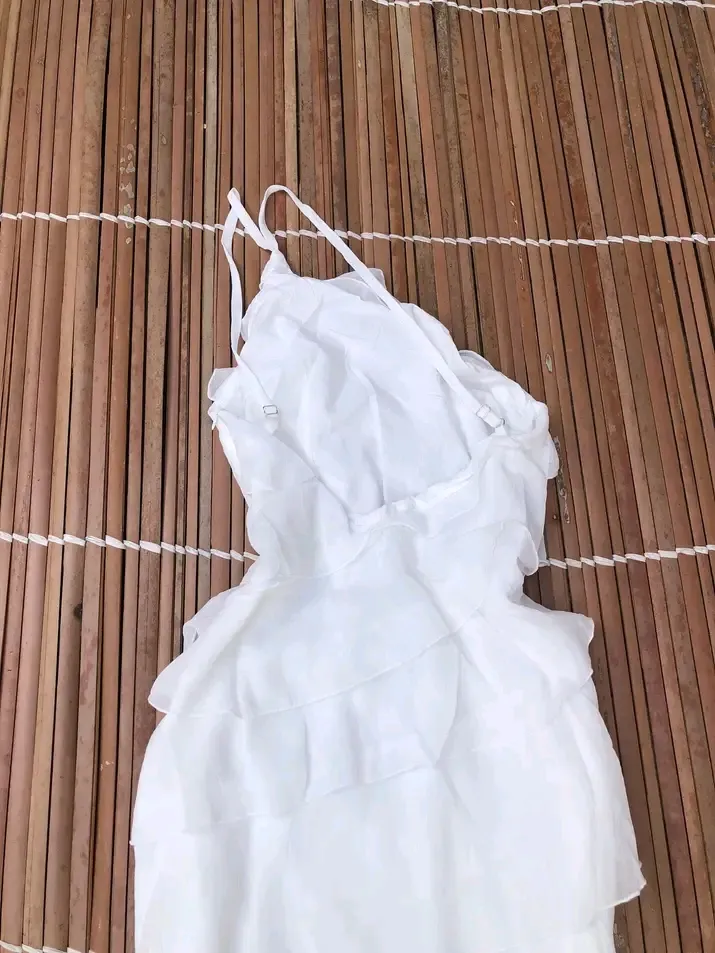 Robe blanche courte froissée 4