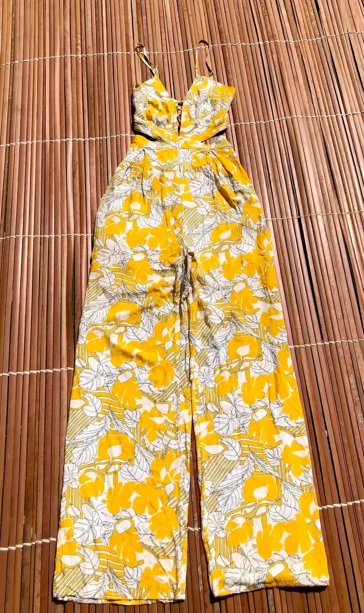 Combinaison jaune fleurs blanc été