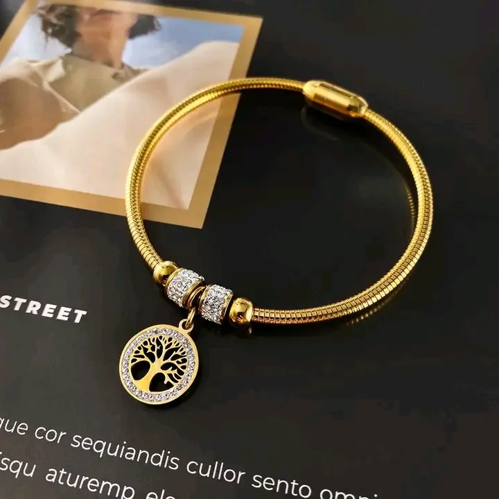 Bracelet chaîne dorée charm cœur 4