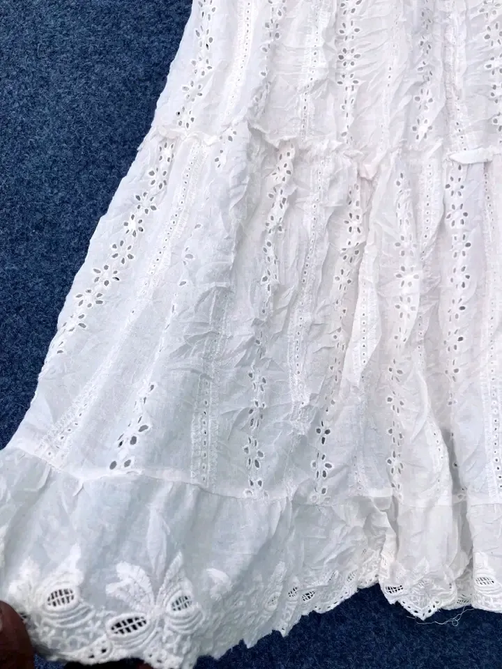Robe blanche à bretelles coton ajouré 4