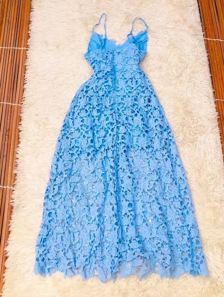 Robe en dentelle bleue ciel 2