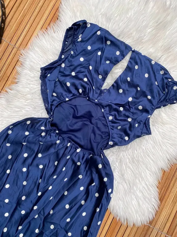 Robe à pois bleu marine et blanc