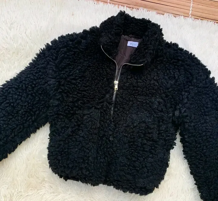 Pull court noir texturé manches longues 3