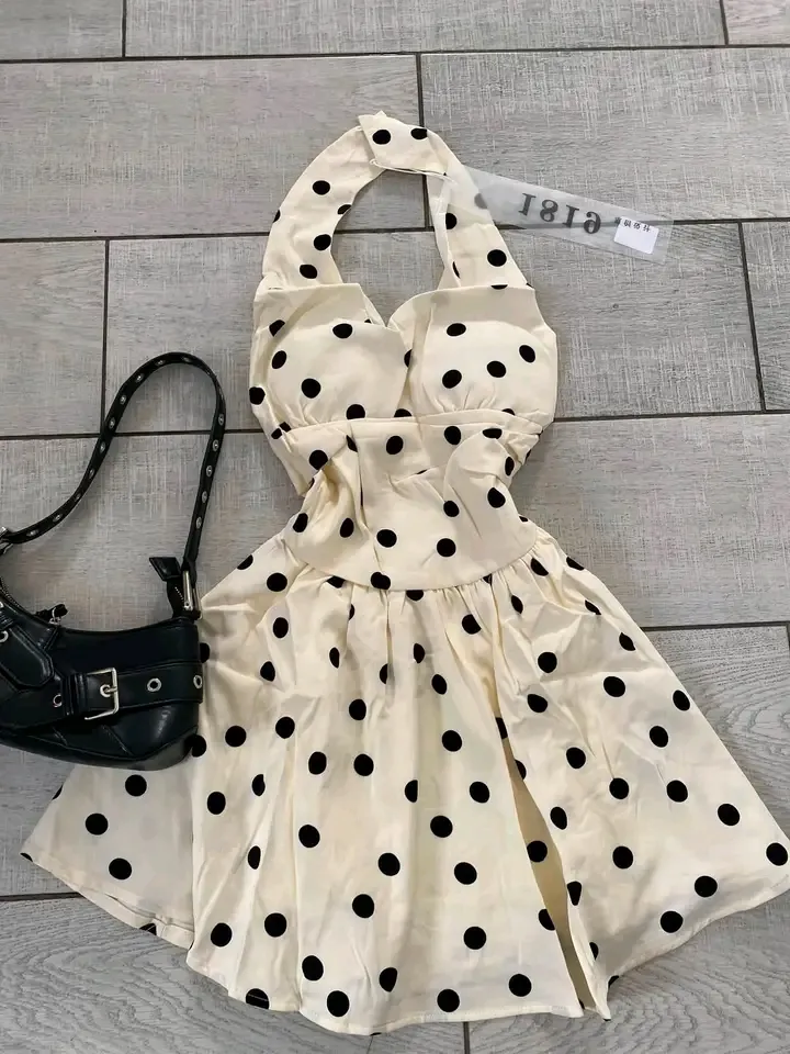 Robe à pois crème et noir dos nu 3