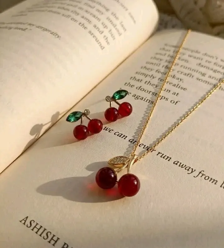 Parure cerises rouges boucles collier