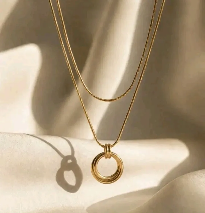 Collier chaîne dorée anneau doré 3