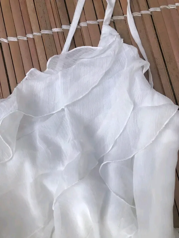 Robe blanche courte froissée 3