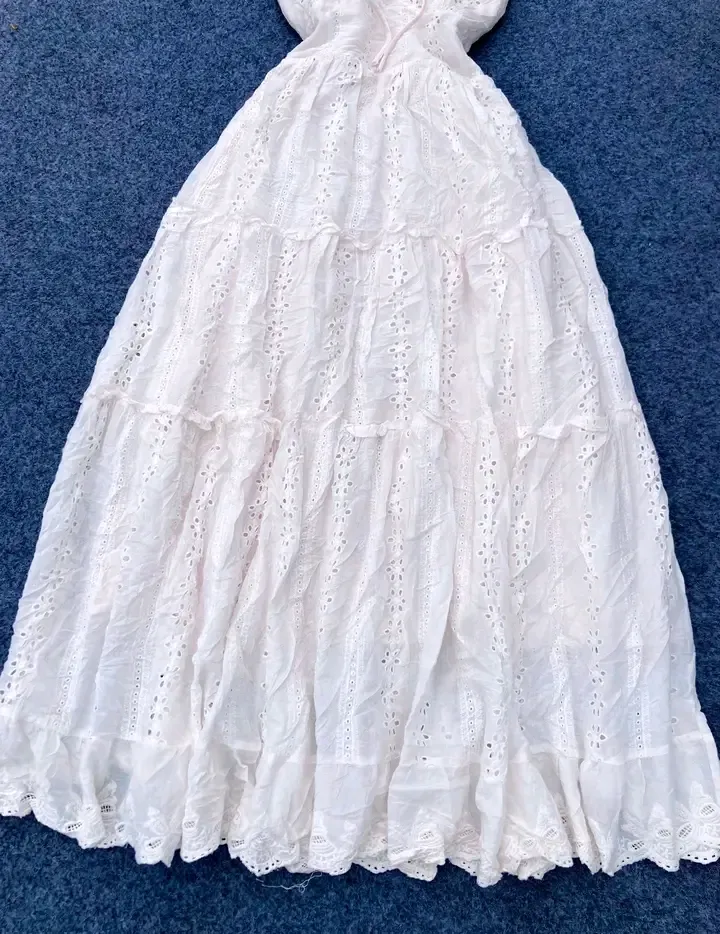 Robe blanche à bretelles coton ajouré 3