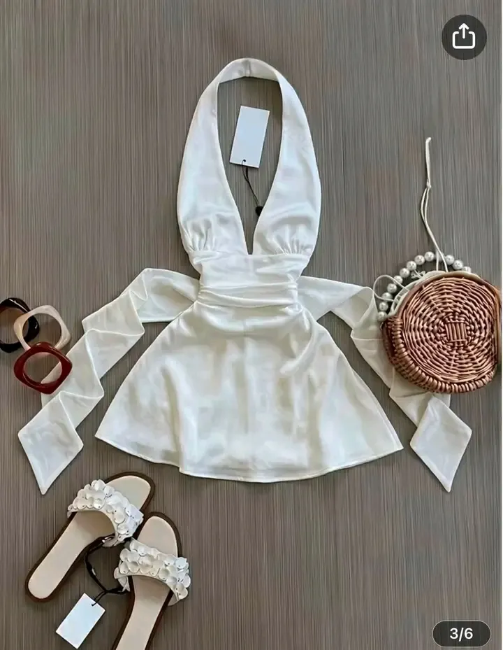 Robes blanche à capuche avec nœuds