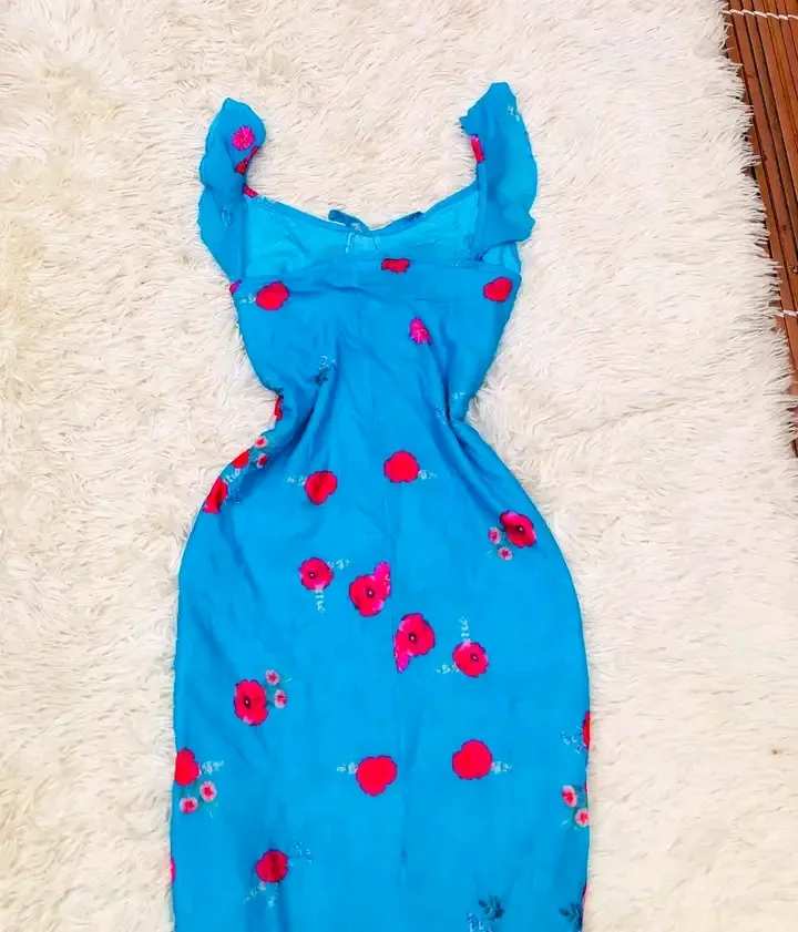 Robe bleue à motif floral enfant