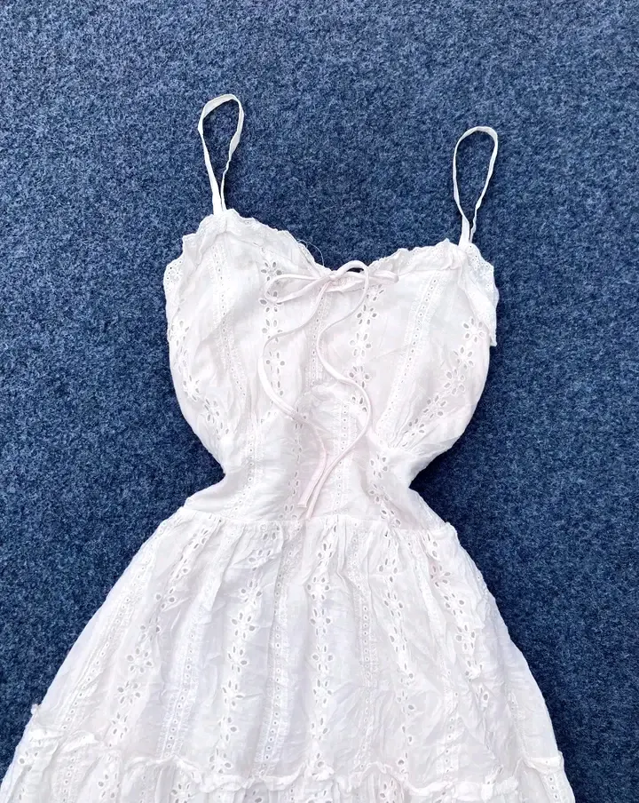 Robe blanche à bretelles coton ajouré 2