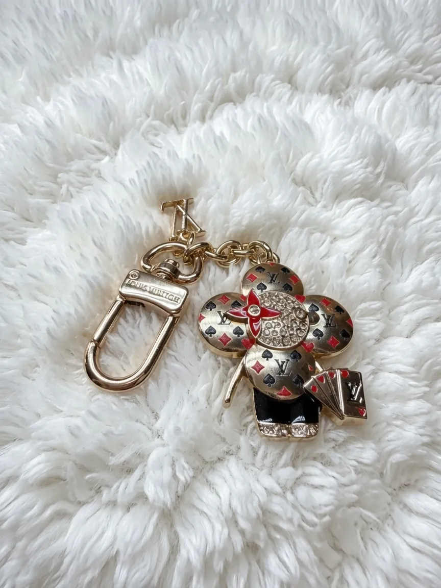 Porte-clés doré avec pendentifs géométriques 5