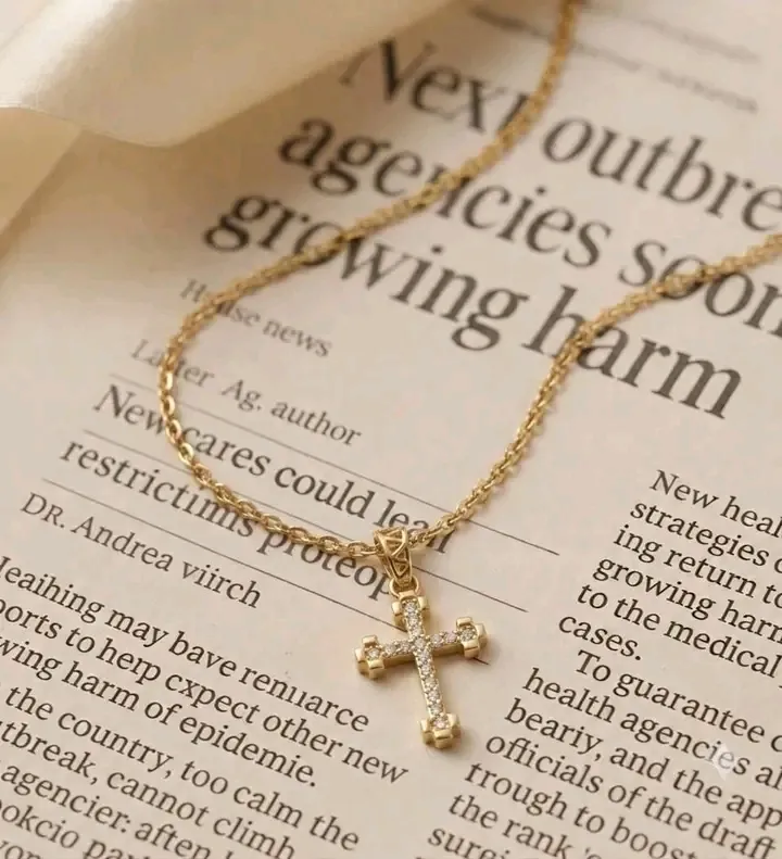 Collier croix dorée avec strass 2