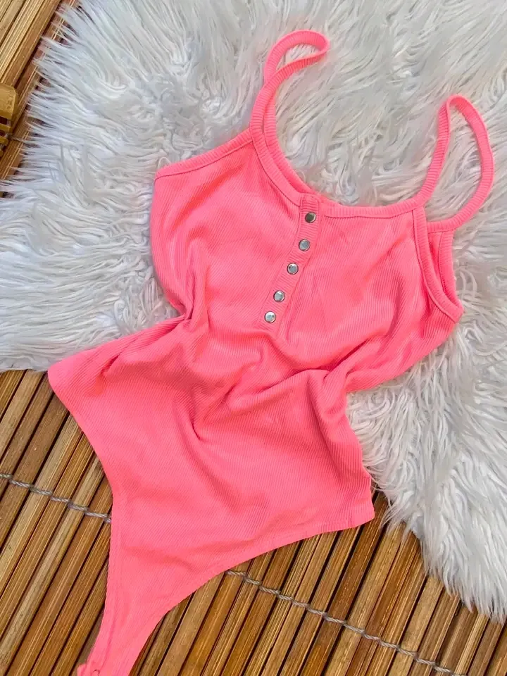 Lot bodysuite rose fluo et sacs