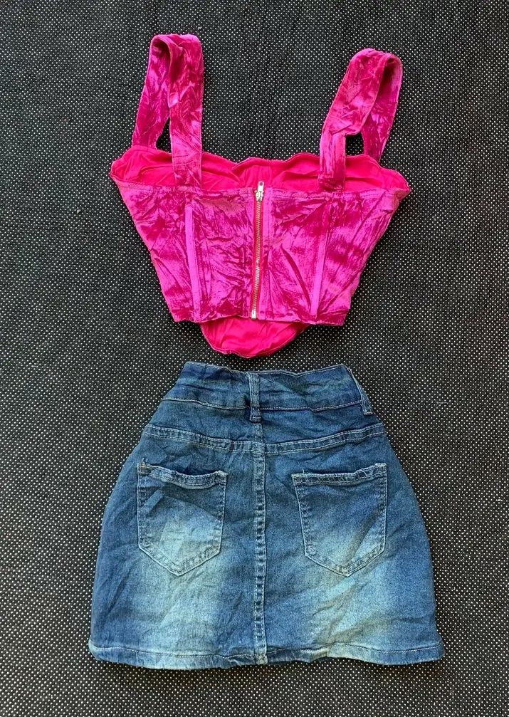 Ensemble rose fuchsia et jupe en denim 3