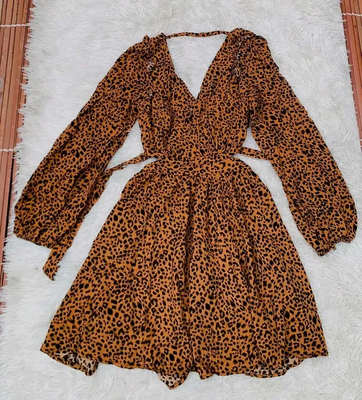Robe léopard manches longues dos nu 4