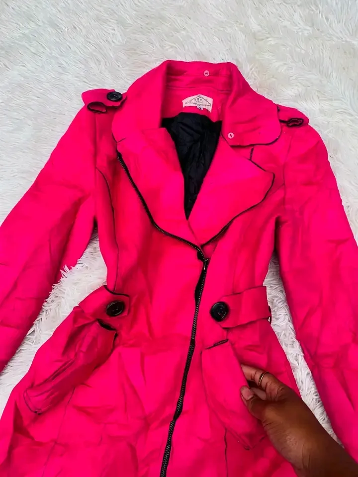 Trench coat rose vif ceinturé 2