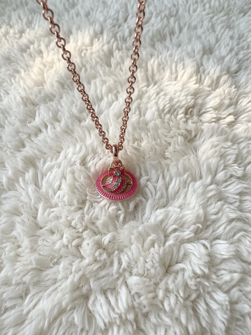 Collier Vivienne Westwood pendentif rose et chaîne dorée 6