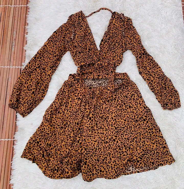 Robe léopard manches longues dos nu 2