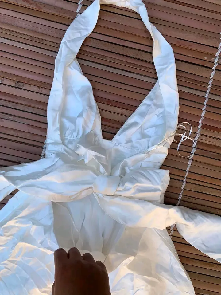 Robes blanche à capuche avec nœuds 3