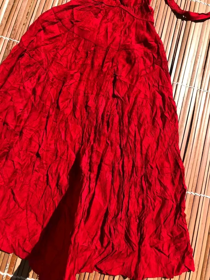 Robe rouge volantée à col halter 3